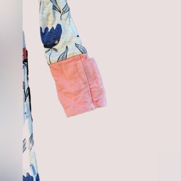 Little sleepies flower friends 6-12 months onesie - Picture 2 of 6